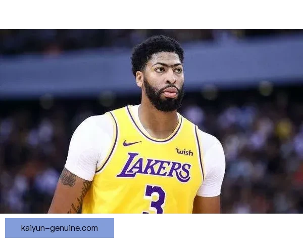 戴维斯边路站位持续展现出稳定的进攻威胁和防守能力