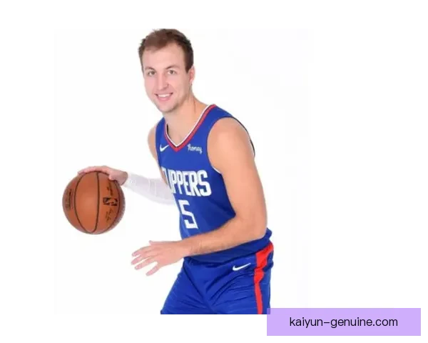 桑德兰锋线新援状态回暖，逐渐融入球队战术体系